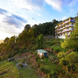 Fabhotel Sn Resort